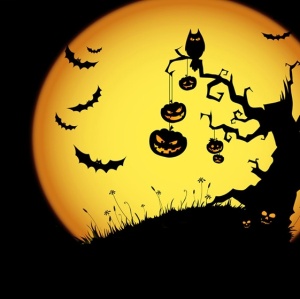 Halloween_tree_and_moon_pic